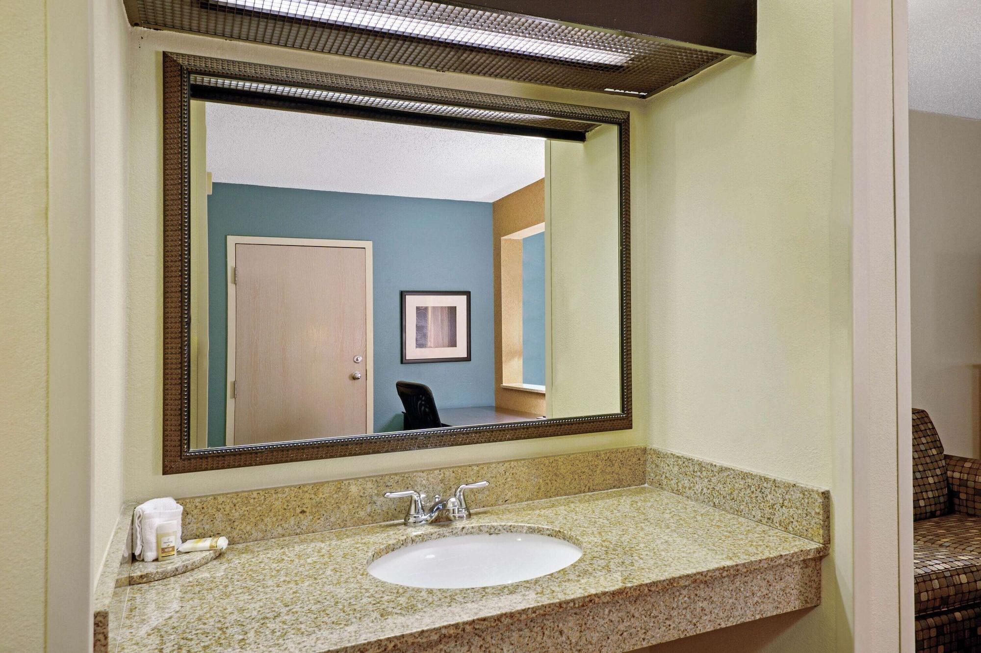 La Quinta Inn By Wyndham Columbia Se Fort Jackson Exteriér fotografie
