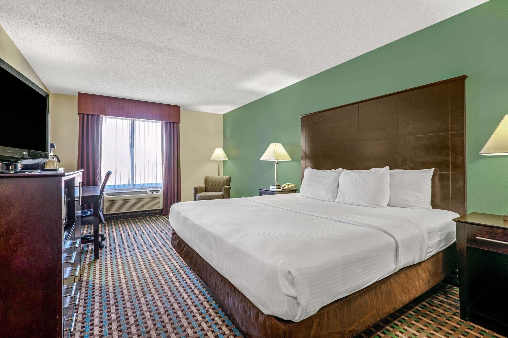 La Quinta Inn By Wyndham Columbia Se Fort Jackson Exteriér fotografie