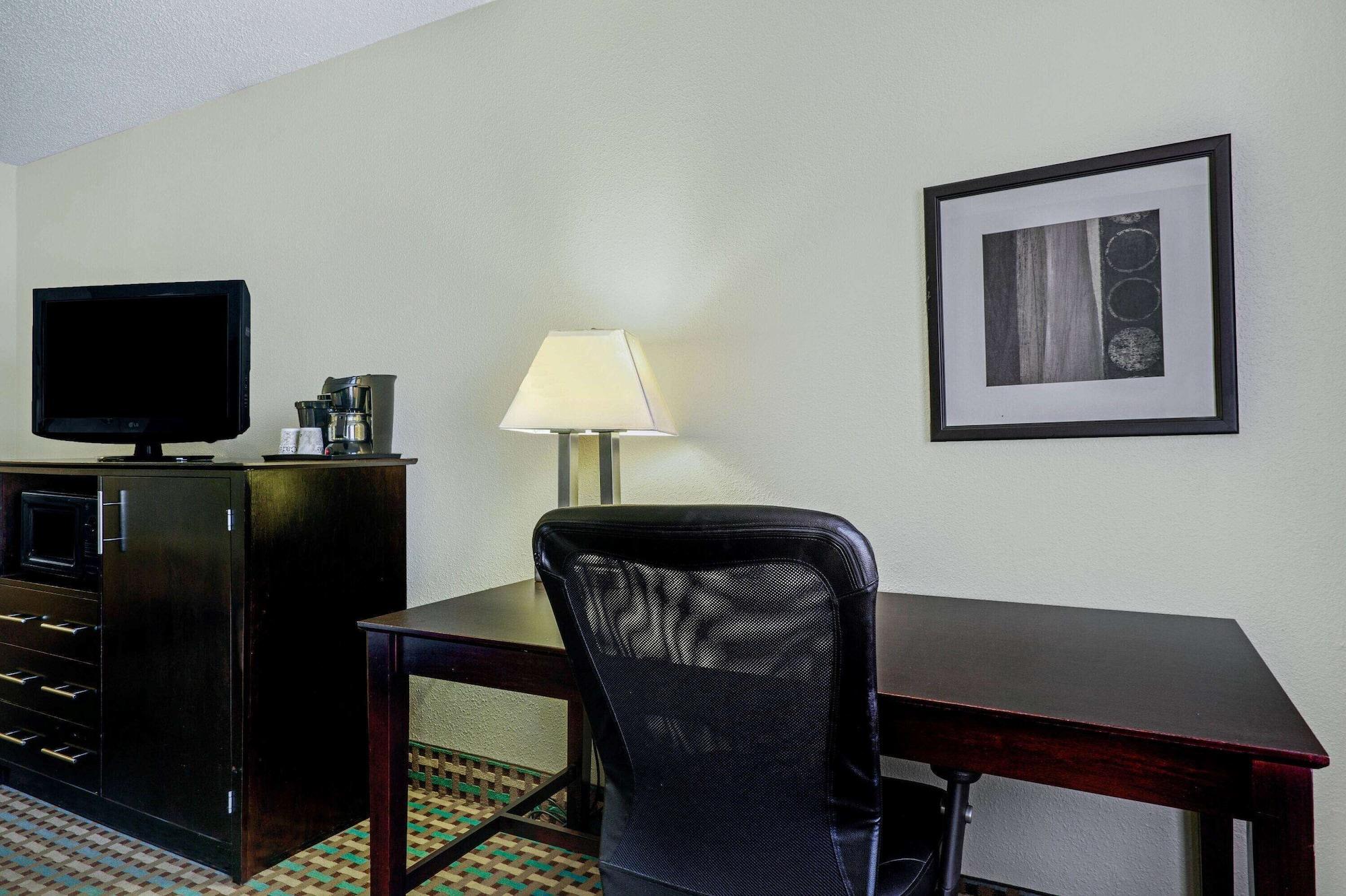 La Quinta Inn By Wyndham Columbia Se Fort Jackson Exteriér fotografie