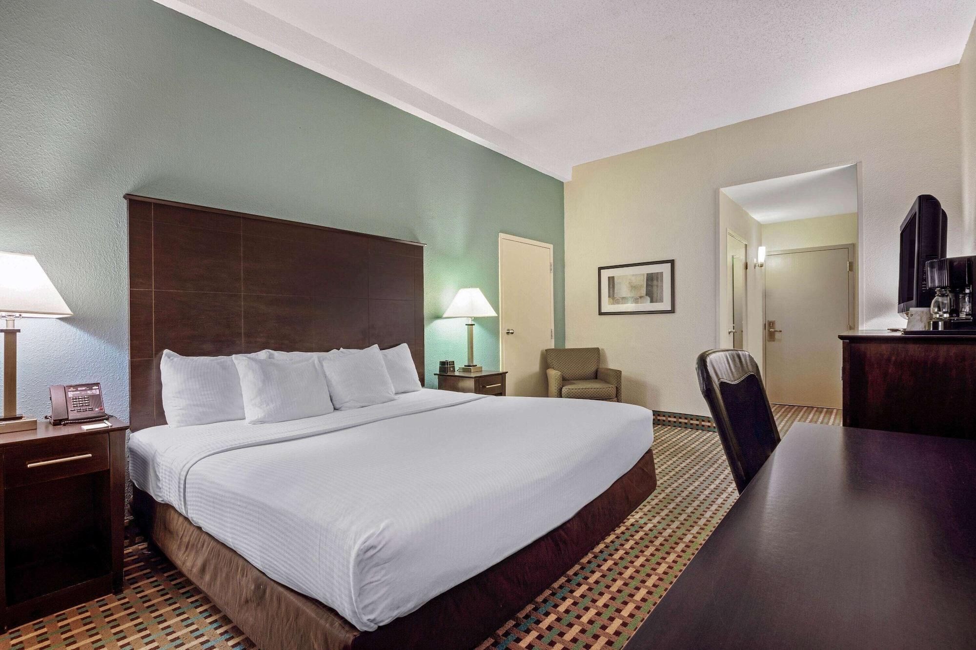 La Quinta Inn By Wyndham Columbia Se Fort Jackson Exteriér fotografie