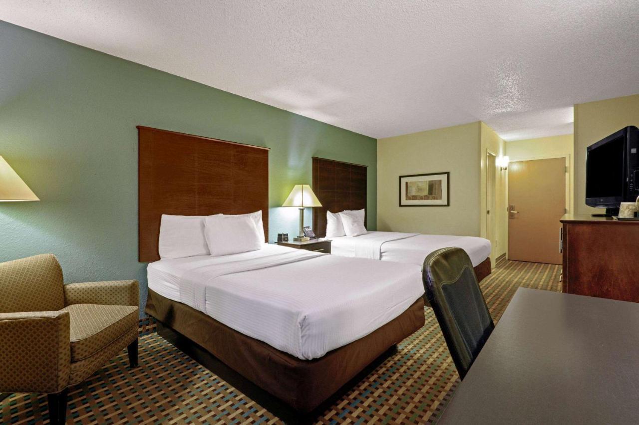 La Quinta Inn By Wyndham Columbia Se Fort Jackson Exteriér fotografie