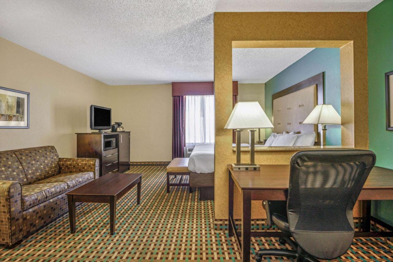La Quinta Inn By Wyndham Columbia Se Fort Jackson Exteriér fotografie