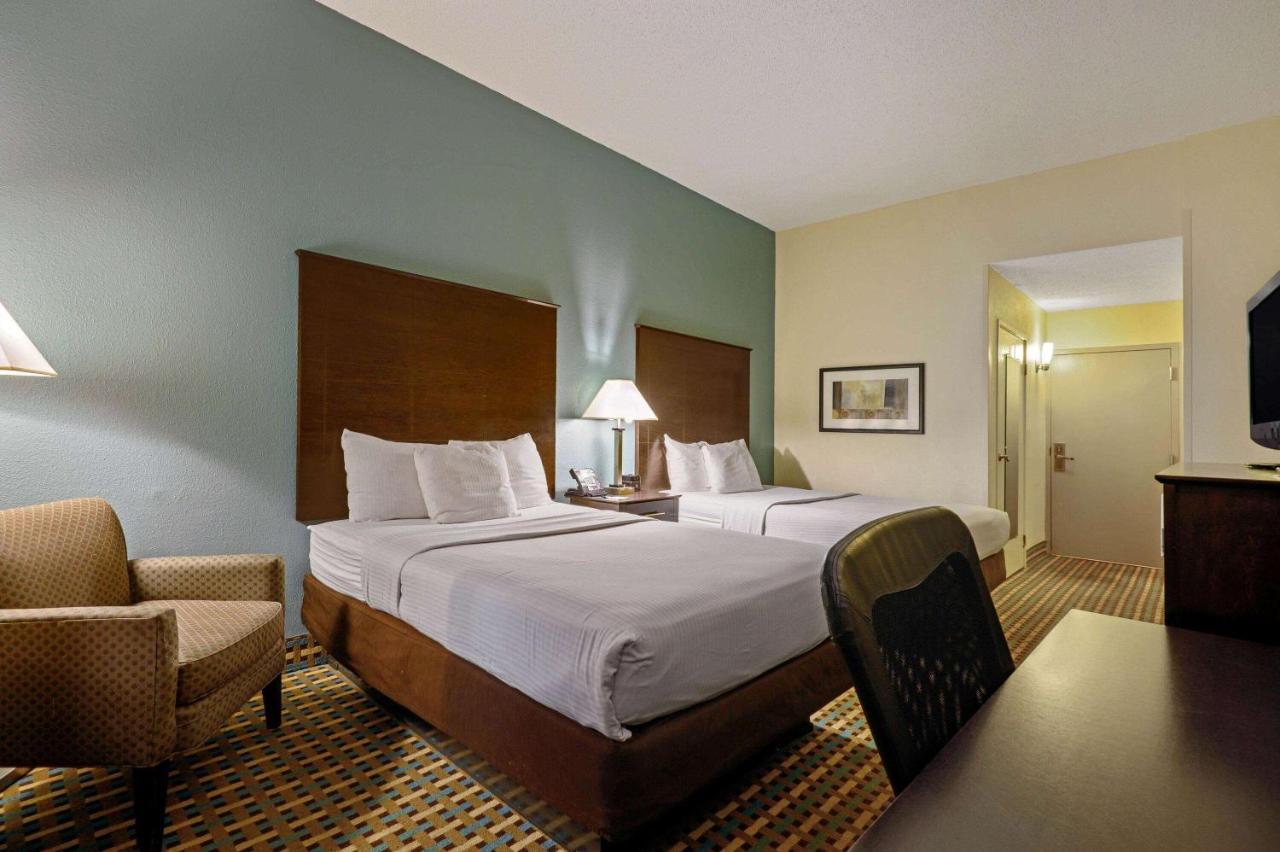La Quinta Inn By Wyndham Columbia Se Fort Jackson Exteriér fotografie