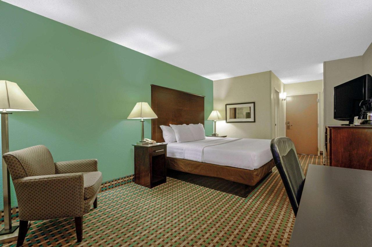 La Quinta Inn By Wyndham Columbia Se Fort Jackson Exteriér fotografie